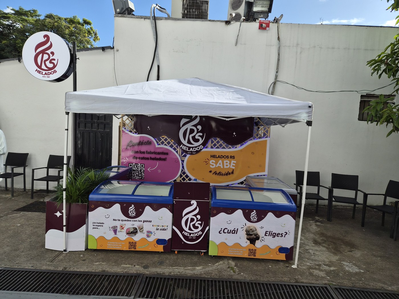 Stand Helados R’s de día en la FISS